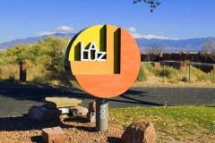 La Luz entrance sign